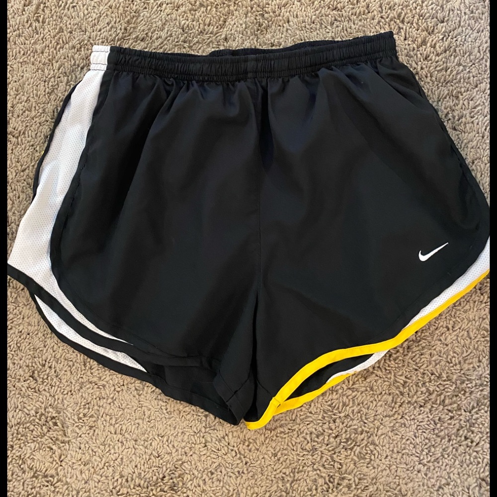 🖤💛Nike • black athletic shorts • M • GUC